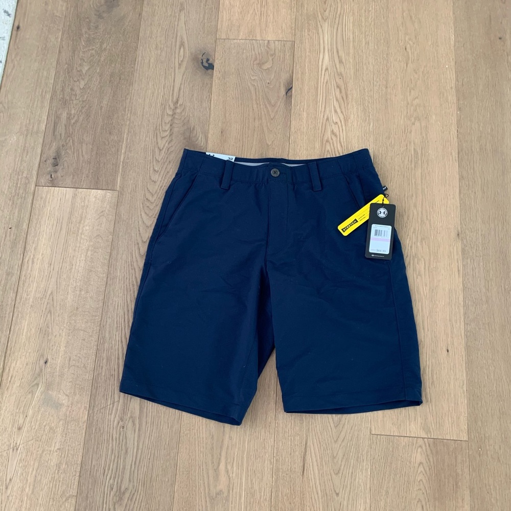 Under Armour Golf Short Size 32 w/tags